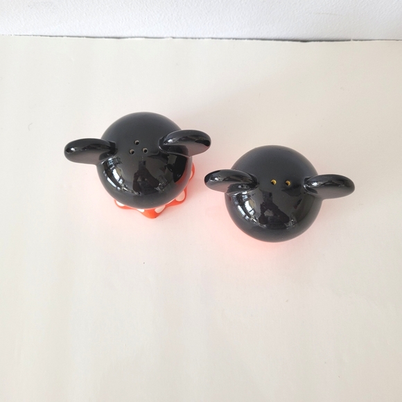 DISNEY Mickey & Minnie Mouse Ceramic Salt & Pepper Shaker - Picture 8 of 11